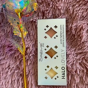 The creek shop Galo lovely powder highlighter palette